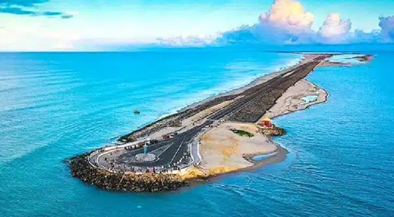 இலங்கையில் இருந்து அகதிகளாக எட்டு பேர் தனுஷ்கோடியில் தஞ்சம்:பொலீசார் விசாரணை