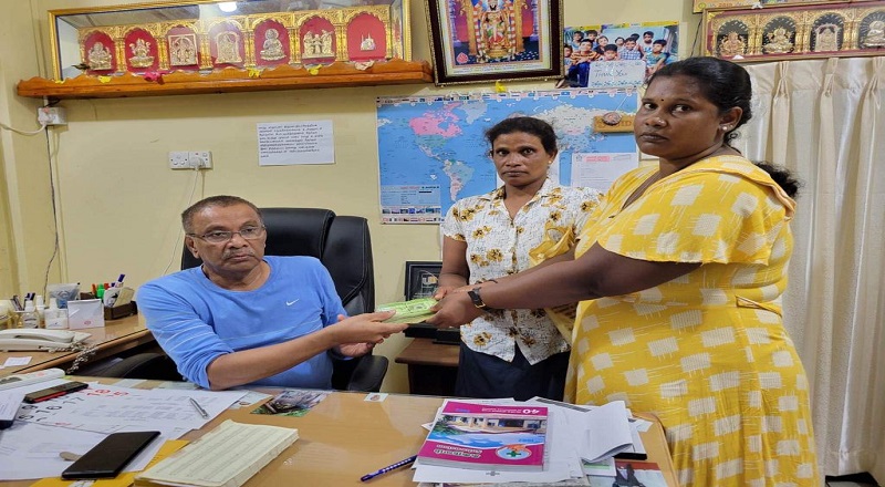 புன்னாலைக்கட்டுவனில் 5 பிள்ளைகளின் தந்தையின் ஈமைச்சடங்கிற்காக ஒரு லட்சம் வழங்கிய தியாகி ஐயா