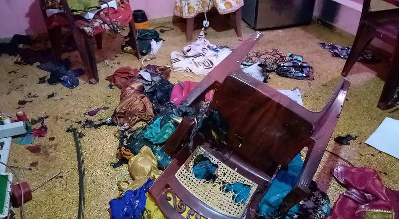 யாழ்ப்பாணம் அச்சுவேலியில் பெட்ரோல் குண்டு தாக்குதல்