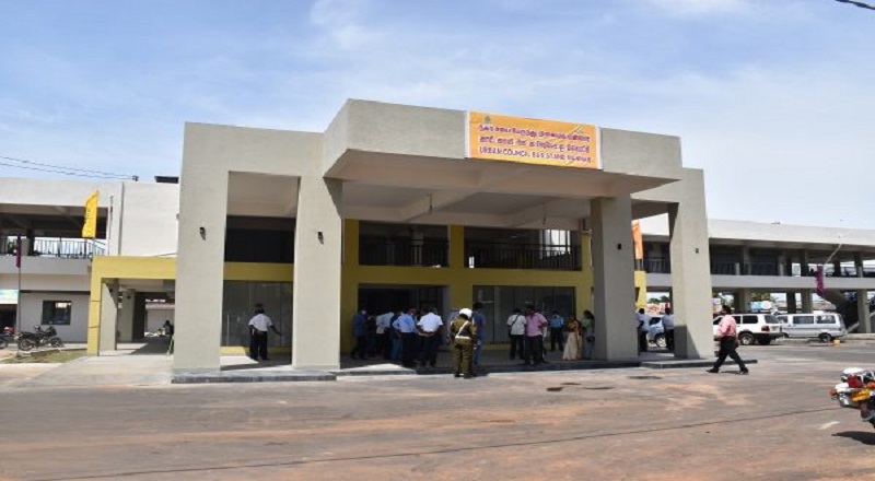 மன்னார் நகர பேருந்து நிலையத்தில் தொடரும் சமுதாய சீர்கேடுகள்!