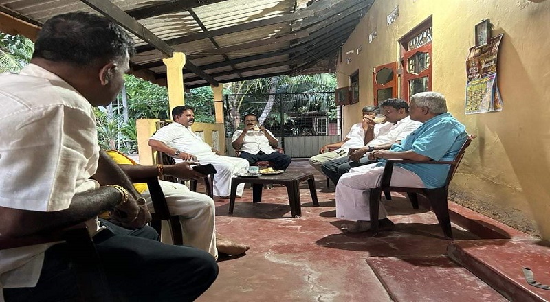 அரசியற்கைதியாக வைக்கப்பட்டிருந்த செல்லையா நவரட்ணம் ஐயாவை சந்தித்த வன்னிமாவட்ட நாடாளுமன்ற உறுப்பினர்கள்