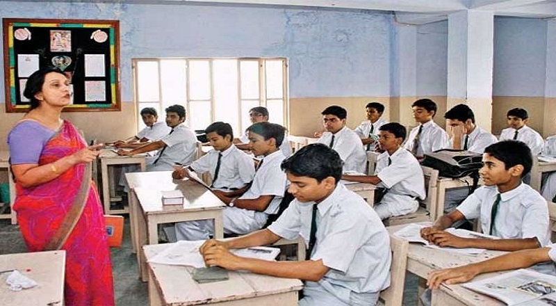 சேவையில் இருந்து விலகிய ஆசிரியர்களை பாடசாலைகளில் இணைத்துக் கொள்ளத்தீர்மானம்