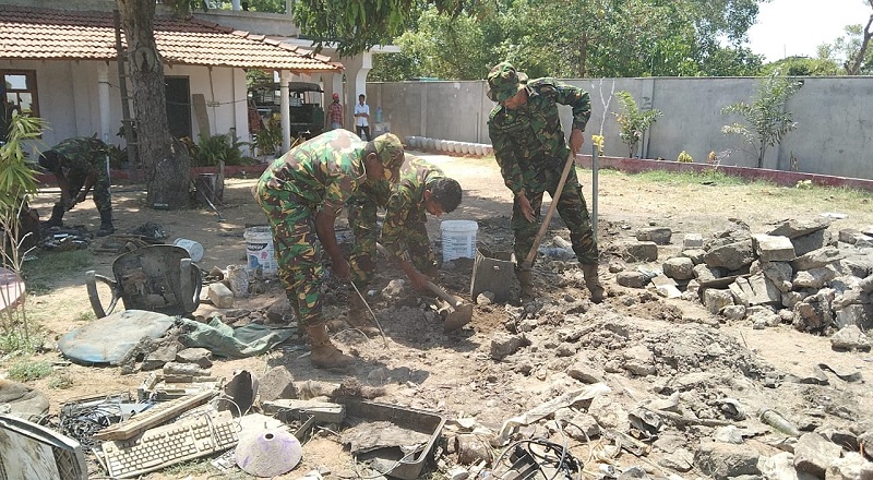 பரந்தனில் வெடிபொருட்கள் மீட்பில் விசேட அதிரடிப்படையினர்