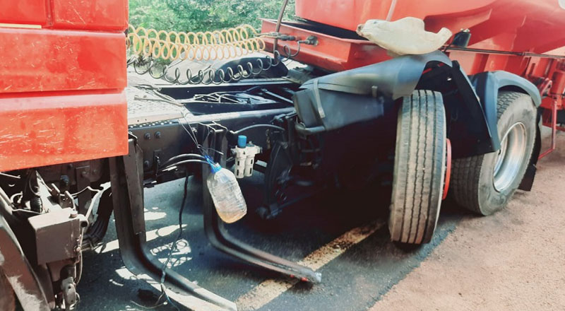 விபத்தில் நொறுங்கிய சுமைதாங்கி கற்களை முற்றாக அள்ளிச் சென்ற தனிநபர்! 