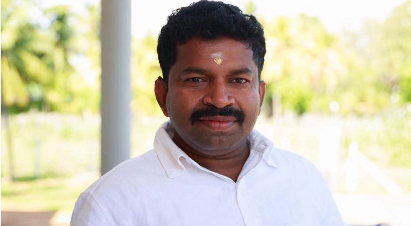 தெருத்தெருவாக பணம் வசூலிக்கும்  நடவடிக்கையில் ஈடுபடும் பிள்ளையான் குழு 