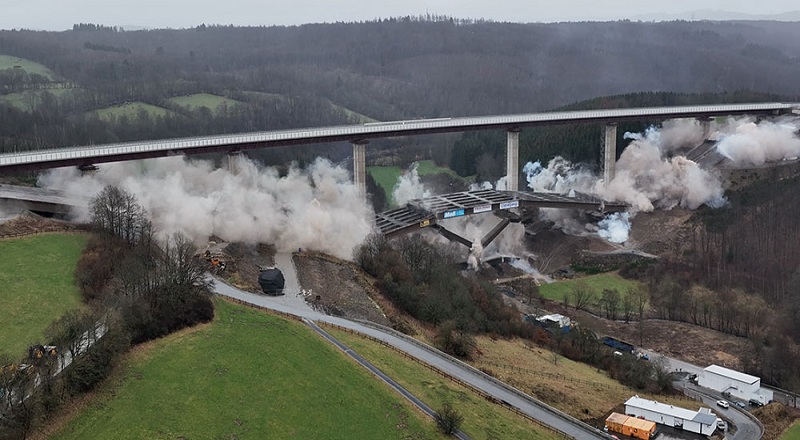 ஜெர்மனில் 150 கிலோ வெடிமருந்து கொண்டு தகர்த்தப்பட்ட பழமையான பாலம்