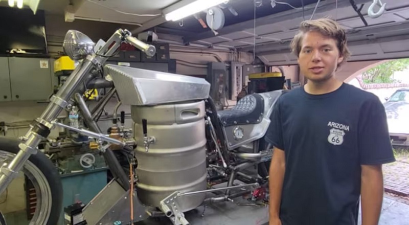 பீரால் இயங்கும் மோட்டார்சைக்கிளை உருவாக்கி அனைவரது கவனத்தையும் ஈர்த்த அமெரிக்கர்