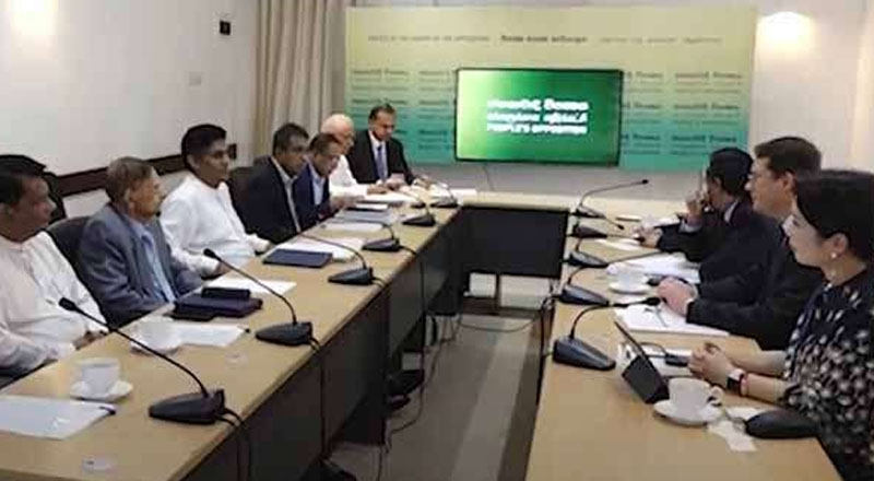 நடுத்தர தொழில் வர்க்கத்தினர் பெரும் ஆபத்தில்: சர்வதேச நாணய நிதியத்திடம் தெரிவித்த சஜித்