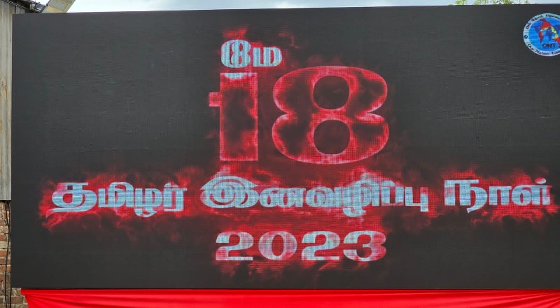 உலகத்தமிழர் வரலாற்று மைய முள்ளி வாய்க்கால் நினைவிடத்தில் மனமுருகி வணக்கம் செலுத்திய பொதுமக்கள் (புகைப்படம்)