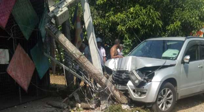 பஸ்ஸுக்காக காத்திருந்த மாணவிக்கு நேர்ந்த பரிதாபம் : சம்பவ இடத்திலேயே பலி