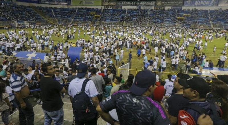 எல் சால்வடாரில் கால்பந்து மைதானத்தில் கூட்ட நெரிசலில் சிக்கி 9 பேர் பலி