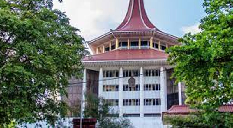 இலாபம் ஈட்டும் நிறுவனங்களை விற்பதற்கு எதிராக உச்ச நீதிமன்றத்தில் 2 மனுக்கள்