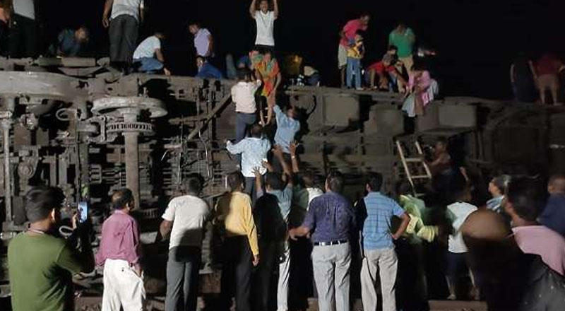 ஒடிசா ரயில் விபத்தில் சுமார் 50 பேர்வரை உயிரிழப்பு!  400 பேருக்கு சிகிச்சை