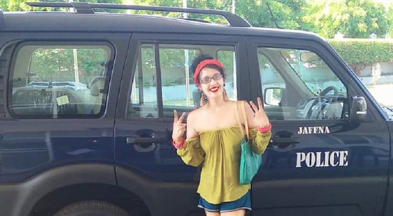 யாழில் பொலிஸ் வண்டிக்கு முன் போஸ் கொடுத்து சர்ச்சையை கிளப்பிய பெண்!