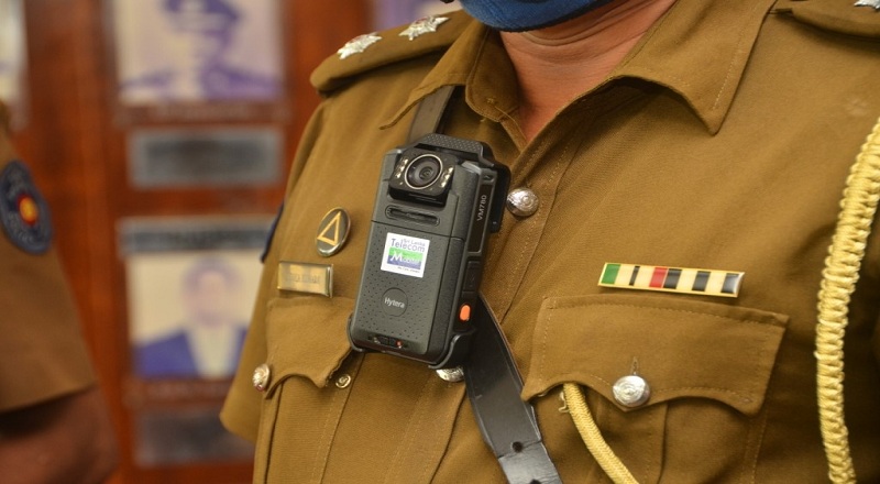 பெண் காவல் அதிகாரியை திருமணம் செய்வதாகக் கூறி ஒரு இலட்சம் ரூபா மோசடி செய்த கான்ஸ்டபிள்