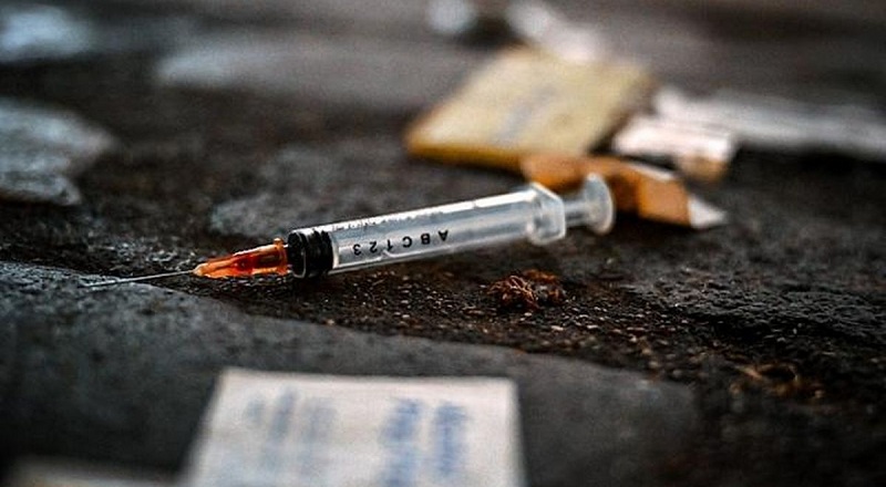 ஹேரோயின் போதைப்பொருளை ஊசிமூலம் எடுத்துக்கொண்ட இளம் அர்ச்சகர் உயிரிழப்பு