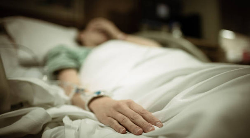 ஆடைத்தொழிற்சாலையில் வேலைக்குச் செல்வதாகக் கூறி ஸ்பா  சென்ற பெண் வைத்தியசாலையில்