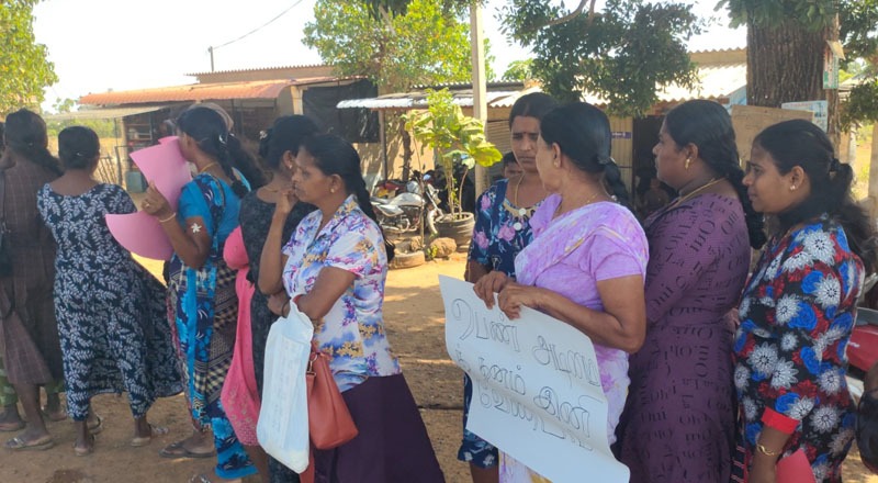 கிளிநொச்சி மாவட்ட பெண்கள் அமைப்பின் ஏற்பாட்டில் கவனயீர்ப்பு போராட்டம்!