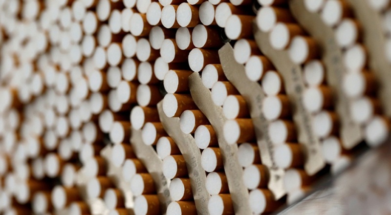 சட்டவிரோதமாக இறக்குமதி செய்யப்பட்ட 15 பில்லியன் ரூபா பெறுமதியான சிகரெட்டுகள் சுங்க அதிகாரிகளால் அழிப்பு