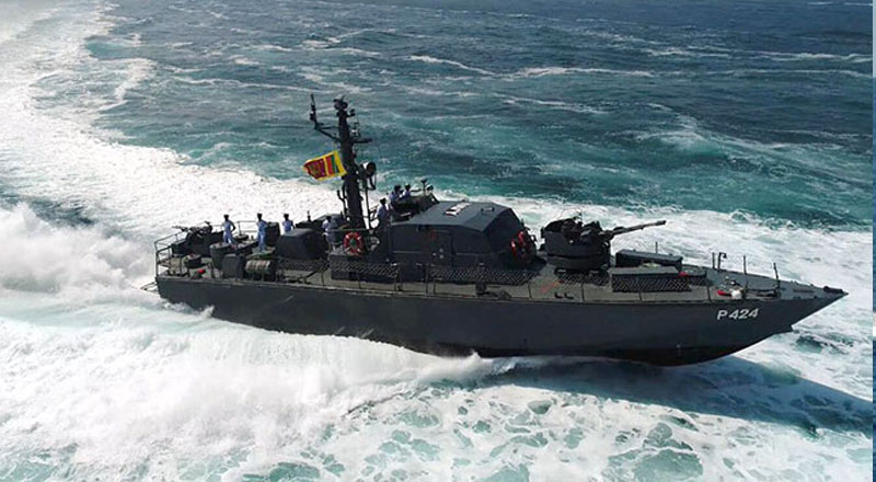 சட்டவிரோத மீன்பிடி நடவடிக்கையில் ஈடுபட்ட 8 பேர் கடற்படையினரால் கைது