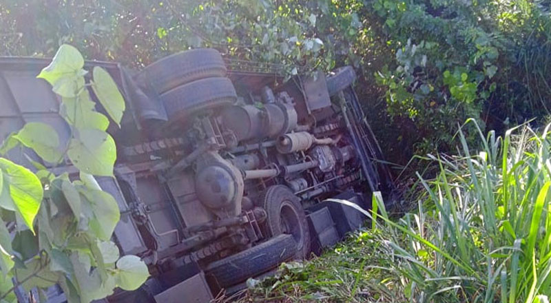 குருவிட்டயில் பேருந்து விபத்துக்குள்ளானதில் 10 பேர் வைத்தியசாலையில்