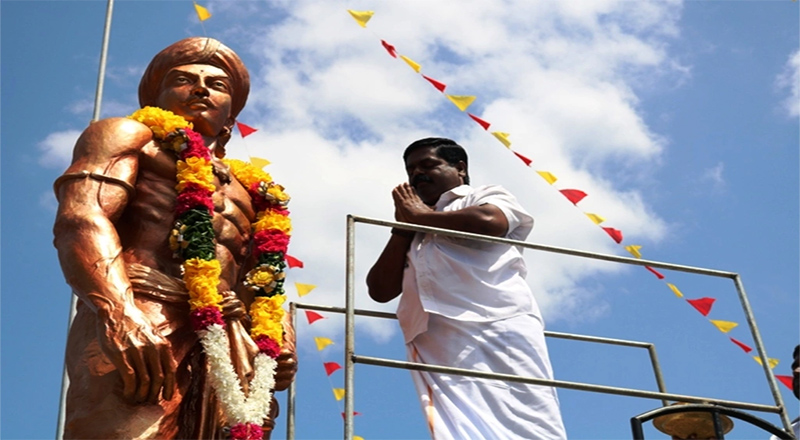 அக்கிராசன் மன்னன் திருவுருவச்சிலைக்கு மலர்மாலை அணிவிப்பு