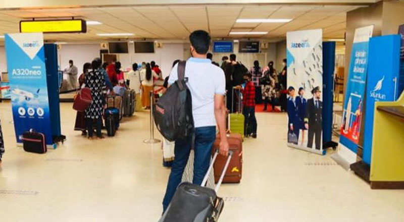 அபாய நிலையில் உள்ள இலங்கை: நாட்டை விட்டு வெளியேறும் மக்கள்! சர்வதேச ஊடகம் அறிக்கை