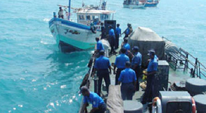 திடீர் சோதனையின் போது  நடுக்கடலில் கைது செய்யப்பட்ட 9 பேர்!