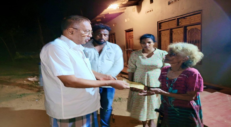 ஒரே நாளில் இரண்டாவது ஈமச்சடங்கிற்கு தலா 1 லட்சம் வழங்கி கொடை வள்ளல் செயல்