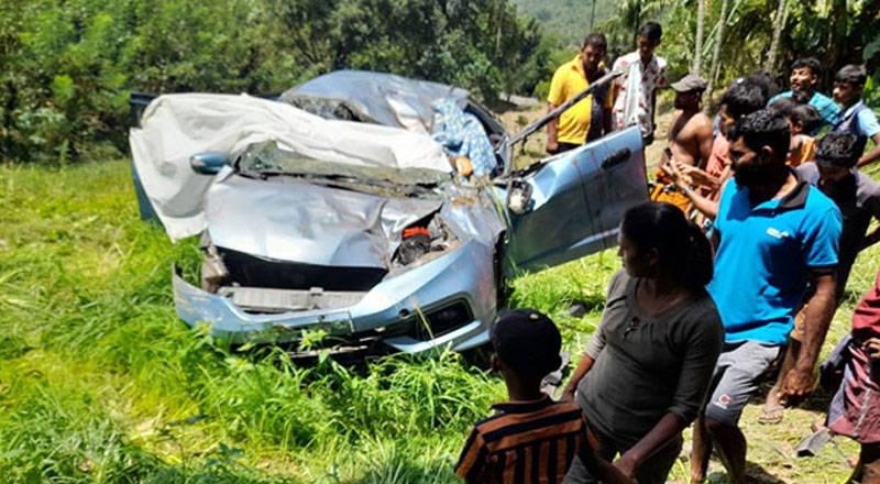 வேகமாகச் சென்ற கார் பள்ளத்தில் விழுந்து விபத்து - ரஷ்யர் உட்பட இருவர் பலி