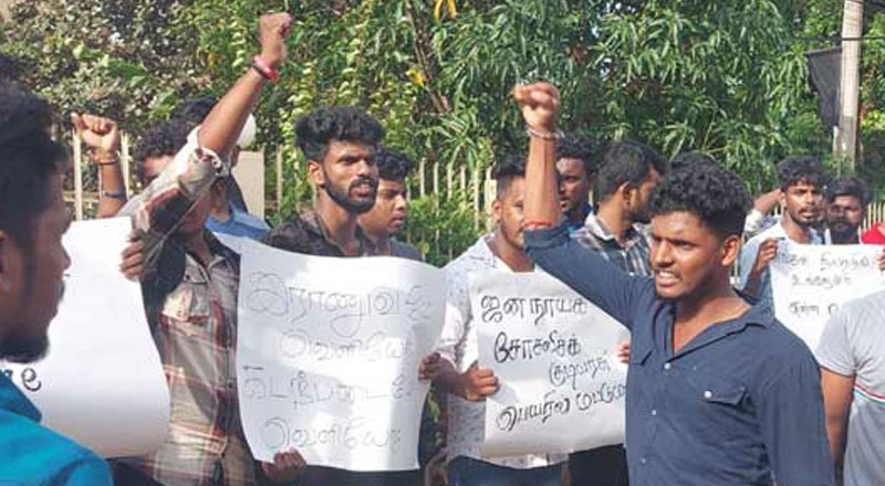 காணி சுவீகரிப்புக்கு எதிராக பல்கலைக்கழக மாணவர்கள் போராட்டம்!