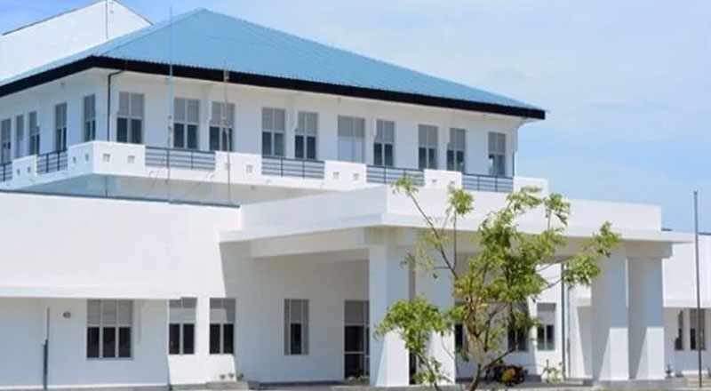 யாழில் போதைப்பொருளுடன் கைதான பிரபல நகை கடை உரிமையாளரின் மனைவி! கணவன் செய்த காரியம்