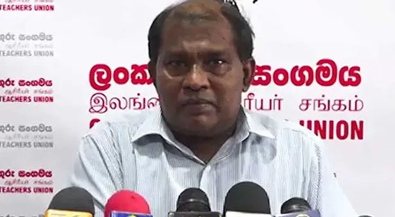 உரிய அனுமதி இன்றி 5000 இற்கும் மேற்பட்ட ஆசிரியர்கள் நாட்டிலிருந்து வெளியேற்றம்!