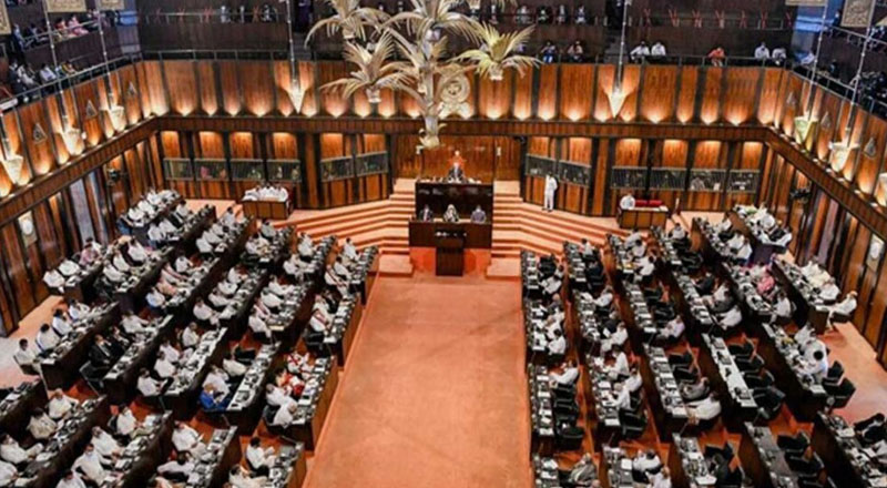 பாராளுமன்றத்தில் பதற்றம்: சபை ஒத்திவைப்பு