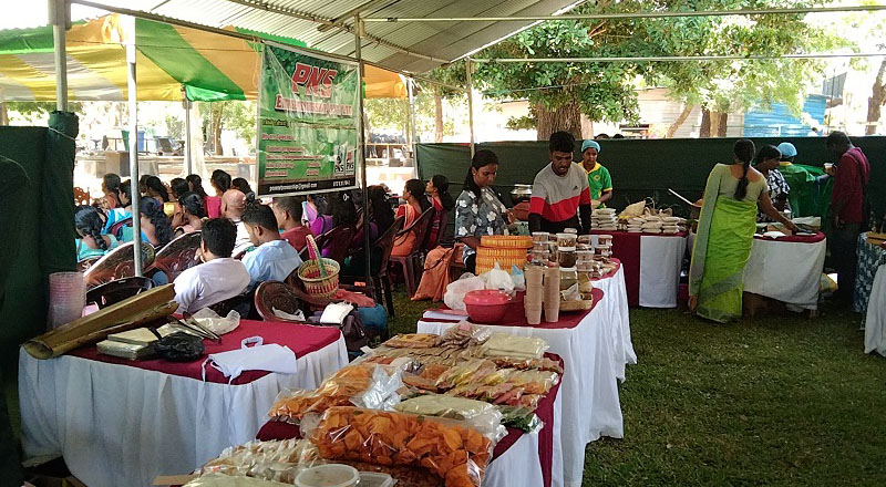 கிளிநொச்சியில் பாரம்பரிய உணவு வகைகளின் கண்காட்சியும் விற்பனையும்! (புகைப்படம்)