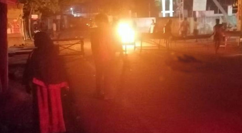 தடுப்புக்காவலில் இருந்த இளைஞன் உயிரிழப்பு: திருகோணமலையில் ரயர்கள் எரித்து எதிர்ப்பு