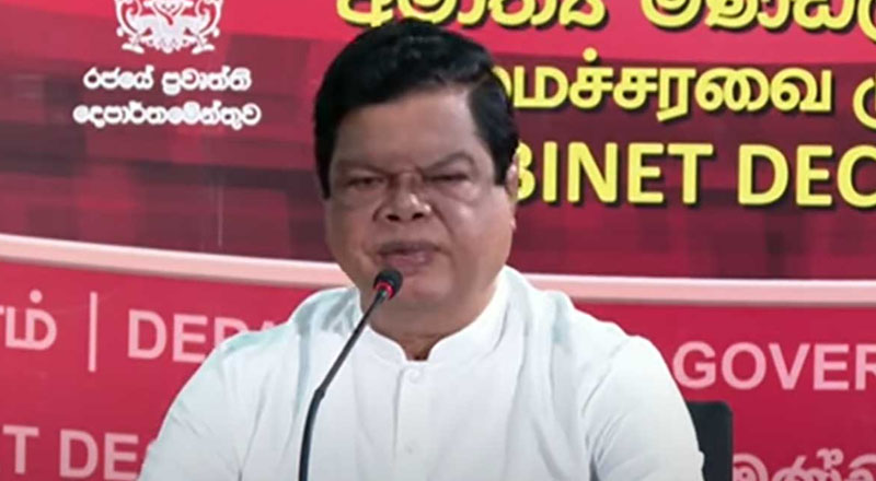 இறந்த இளைஞனுக்கு புகையிரத ஊழியர்களே பொறுப்பேற்க வேண்டும்: அத்தியாவசிய சேவையாகின்றது ரயில்வே