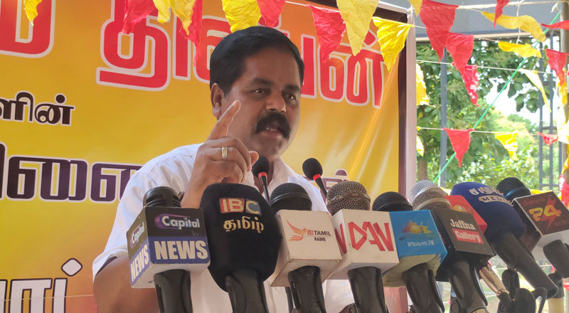 நினைவு நாளை குழப்ப கைக்கூலி டக்ளசும் அரச அதிபரும் முனைகின்றனர்: சிறிதரன் குற்றச்சாட்டு