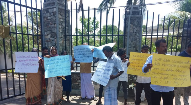 இராணுவ முகாம்களை அகற்ற வேண்டாம்: கிளிநொச்சியில் வலுக்கும் போராட்டம்