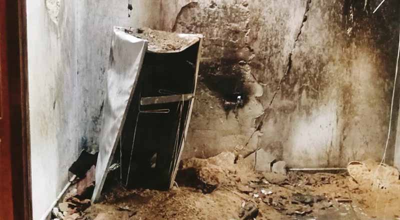 கொலைக்குற்றச்சாட்டில் தடுத்து வைக்கப்பட்டுள்ள நபரின் வீடு தீக்கிரை!