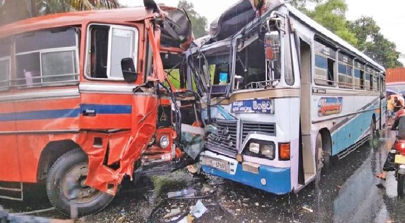 பதுளையில் கோர விபத்து - ஸ்தலத்தில் ஒருவர் பலி; பலர் படுகாயம்!