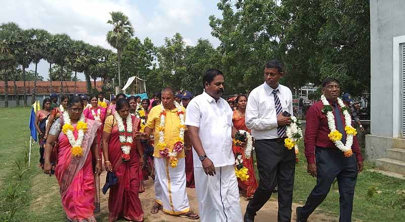 அரசாங்கம் நாட்டு மக்களை பெரும் சுமைக்குள் தள்ளுகின்றது! சிறிதரன் எம் பி