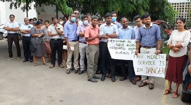 வடமாகாணத்தில் வைத்திய அதிகாரிகள் சங்கம் போராட்டம்!