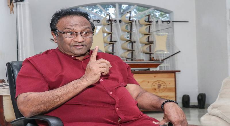 இனப்படுகொலை மற்றும் ஷரீஆ சட்டம் என்பன பாடத்திட்டங்களில் இணைக்கப்படும் அபாயம் - சரத் வீரசேகர எச்சரிக்கை!