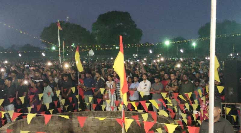 வரலாறு காணாத எழுச்சி: பல்லாயிரக்கணக்கான மக்களின் கண்ணீரால் நனைந்தன கிளிநொச்சி  துயிலுமில்லங்கள்!