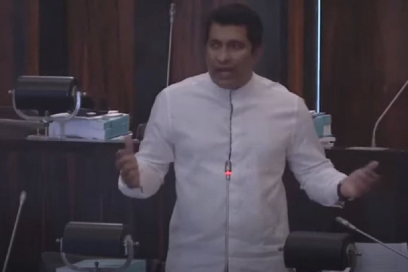 பதவி பறிப்பு விவகாரம் - சிறப்புரிமை மீறப்பட்டதாக குற்றம் சாட்டும் ரொஷான்!