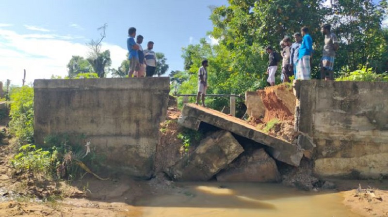 புதிதாக அமைக்கப்பட்ட பாலம் இடிந்து விழுந்ததில் இருவர் ஆபத்தான நிலையில் - கிளிநொச்சியில் பதற்றம்!