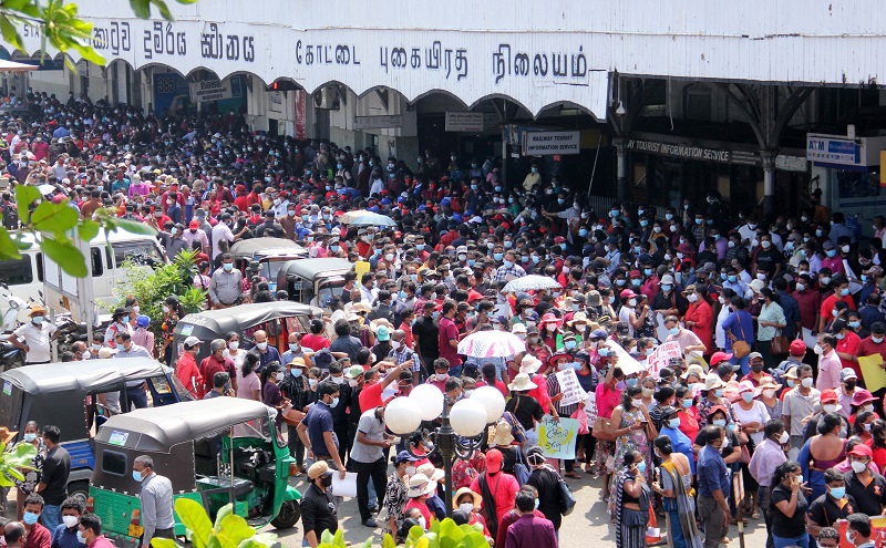 ஆரம்பமானது தொழிற்சங்க நடவடிக்கை - ஸ்தம்பித்த போக்குவரத்து!