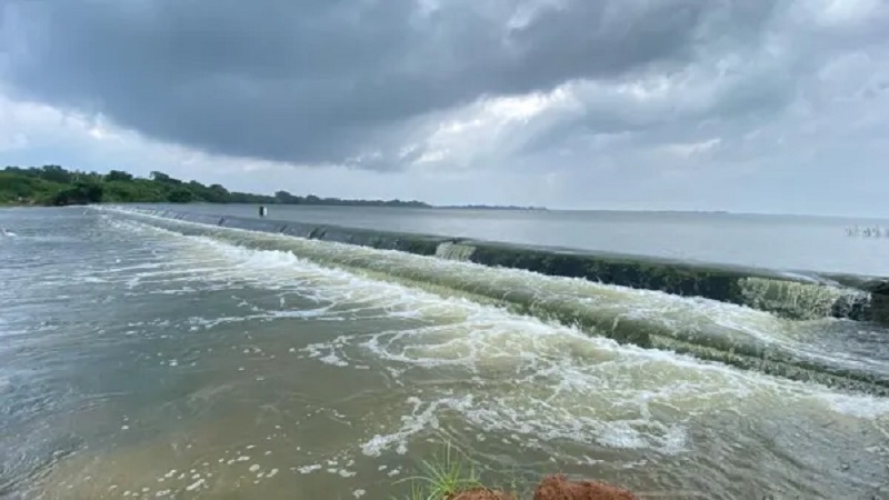 பெருக்கெடுத்தது பாலியாறு - வெள்ளக்காட்டிற்குள் மூழ்கியது மன்னார்!