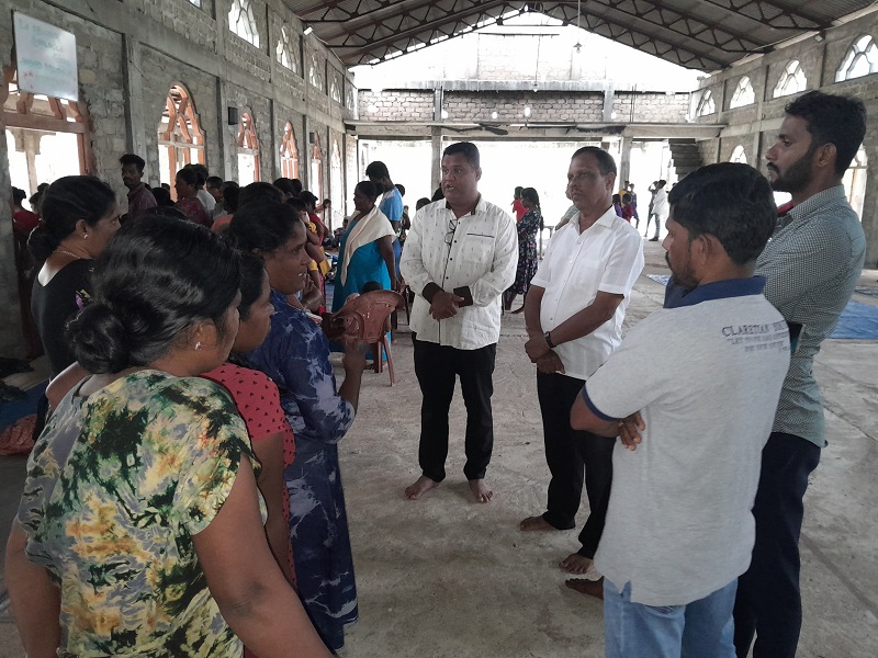 மன்னாரில் இடைத்தங்கல் முகாம்களில் வசிக்கும் நுற்றுக்கணக்கான மக்கள்!